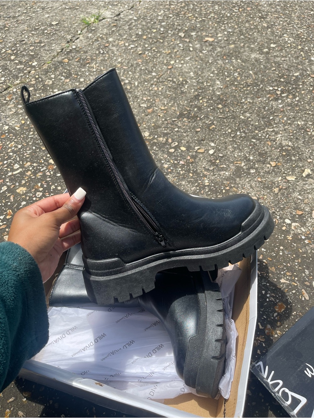Black Chunky Zipper Boot - Women's Fashion Ankle Boot